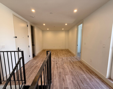 454 East 26th Street - Photo Thumbnail 9