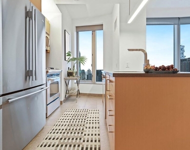 Spruce St. - Photo Thumbnail 4