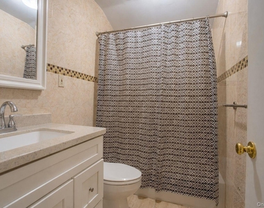 16504 Sayres Avenue - Photo Thumbnail 12