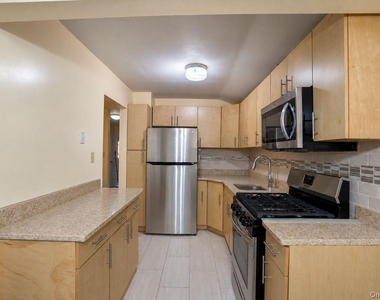 16504 Sayres Avenue - Photo Thumbnail 8