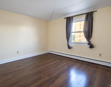 16504 Sayres Avenue - Photo Thumbnail 9