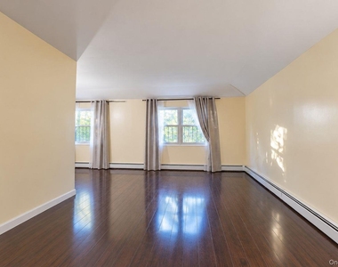 16504 Sayres Avenue - Photo Thumbnail 4