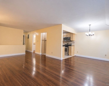 16504 Sayres Avenue - Photo Thumbnail 5
