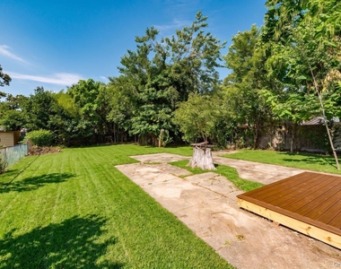 125 Sunset Avenue - Photo Thumbnail 12