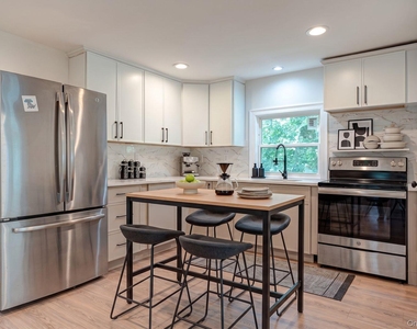 125 Sunset Avenue - Photo Thumbnail 9