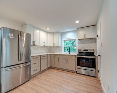 125 Sunset Avenue - Photo Thumbnail 8