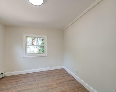 125 Sunset Avenue - Photo Thumbnail 7