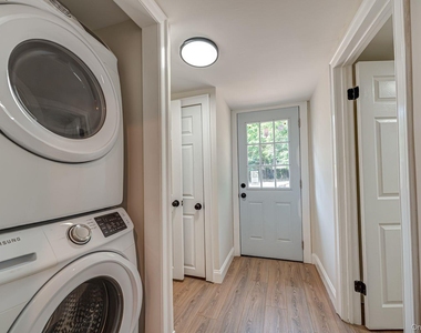 125 Sunset Avenue - Photo Thumbnail 10