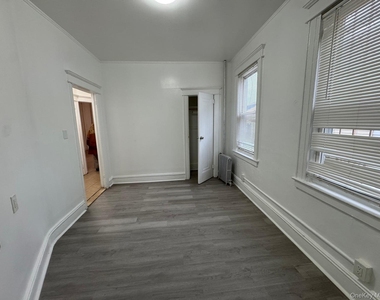 2724 Gillmore Street - Photo Thumbnail 4