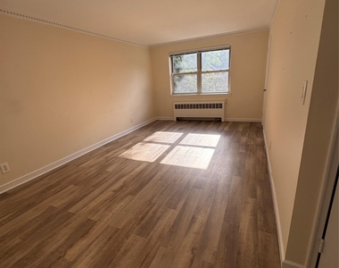 6131 185th Street - Photo Thumbnail 8