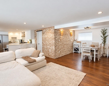 106 Pacific Boulevard - Photo Thumbnail 10
