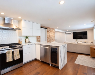 106 Pacific Boulevard - Photo Thumbnail 17