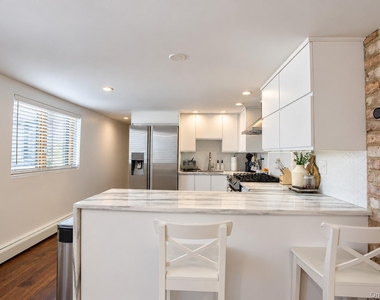 106 Pacific Boulevard - Photo Thumbnail 14