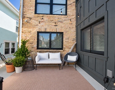 106 Pacific Boulevard - Photo Thumbnail 3