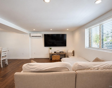 106 Pacific Boulevard - Photo Thumbnail 6