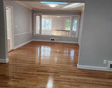 8 Brampton Lane - Photo Thumbnail 4