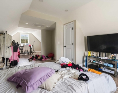 7813 58th Avenue - Photo Thumbnail 16