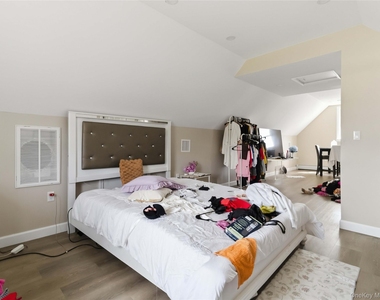 7813 58th Avenue - Photo Thumbnail 15