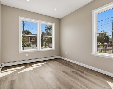 7813 58th Avenue - Photo Thumbnail 12