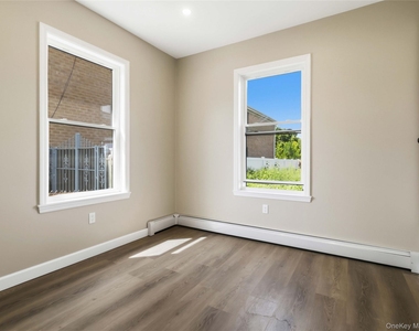7813 58th Avenue - Photo Thumbnail 13