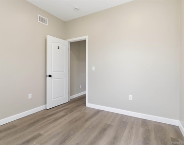 7813 58th Avenue - Photo Thumbnail 14