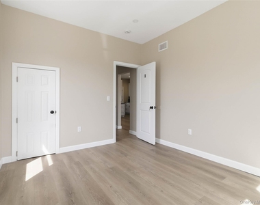 7813 58th Avenue - Photo Thumbnail 11