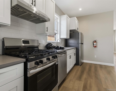 7813 58th Avenue - Photo Thumbnail 10