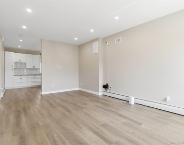 7813 58th Avenue - Photo Thumbnail 2
