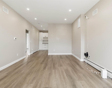 7813 58th Avenue - Photo Thumbnail 3