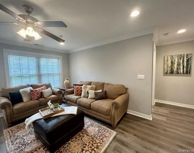 100 Vista View Drive - Photo Thumbnail 2