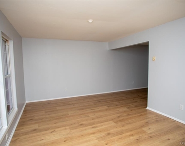 5 Ethan Allen Court - Photo Thumbnail 3