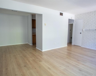 5 Ethan Allen Court - Photo Thumbnail 2