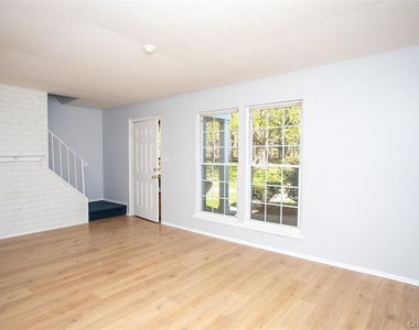 5 Ethan Allen Court - Photo Thumbnail 1