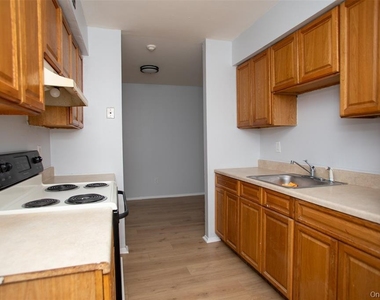 5 Ethan Allen Court - Photo Thumbnail 7