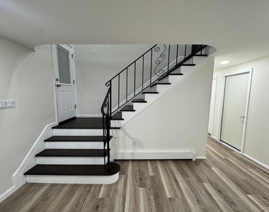 219 Bellerose Avenue - Photo Thumbnail 2