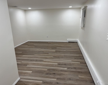 219 Bellerose Avenue - Photo Thumbnail 12