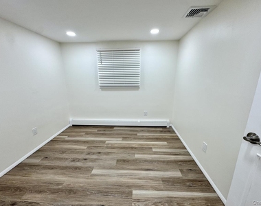 219 Bellerose Avenue - Photo Thumbnail 11