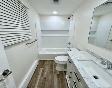 219 Bellerose Avenue - Photo Thumbnail 10