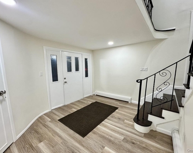 219 Bellerose Avenue - Photo Thumbnail 1