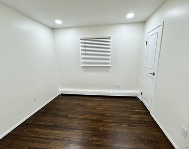 219 Bellerose Avenue - Photo Thumbnail 14