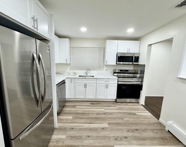 219 Bellerose Avenue - Photo Thumbnail 7