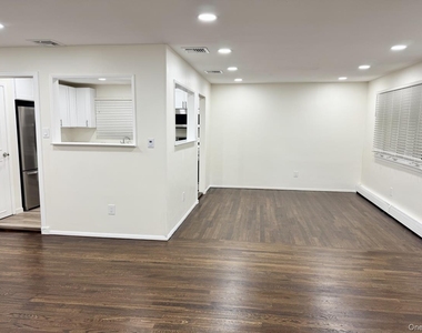 219 Bellerose Avenue - Photo Thumbnail 4