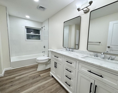 219 Bellerose Avenue - Photo Thumbnail 8