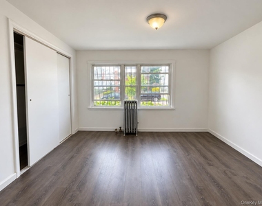 193-10 100th Avenue - Photo Thumbnail 6