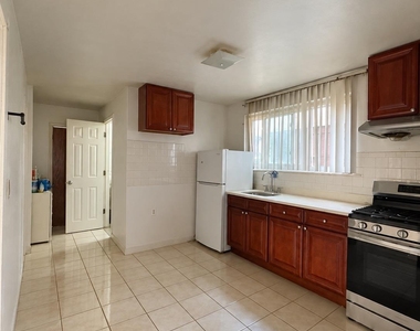 193-10 100th Avenue - Photo Thumbnail 2