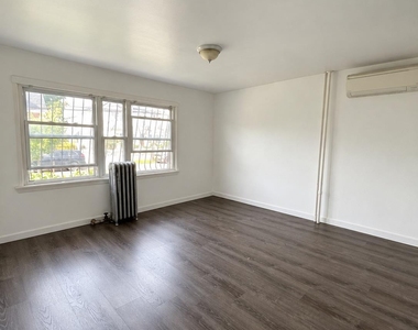 193-10 100th Avenue - Photo Thumbnail 3