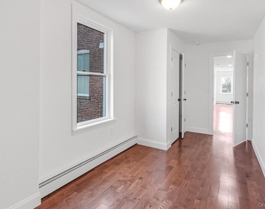 370 Broadway - Photo Thumbnail 12