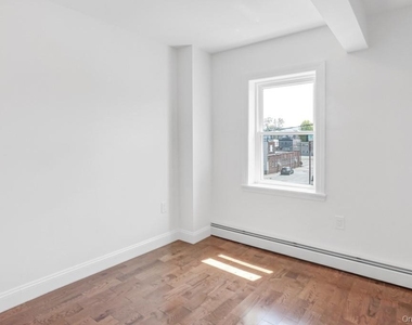 370 Broadway - Photo Thumbnail 7