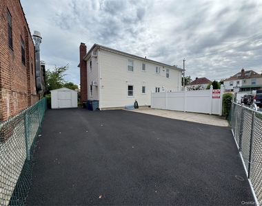 25401 Pembroke Avenue - Photo Thumbnail 18
