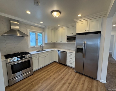 25401 Pembroke Avenue - Photo Thumbnail 2
